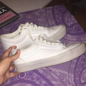 White old skool vans. DO NOT BUY, FOR BUNDLE ONLY